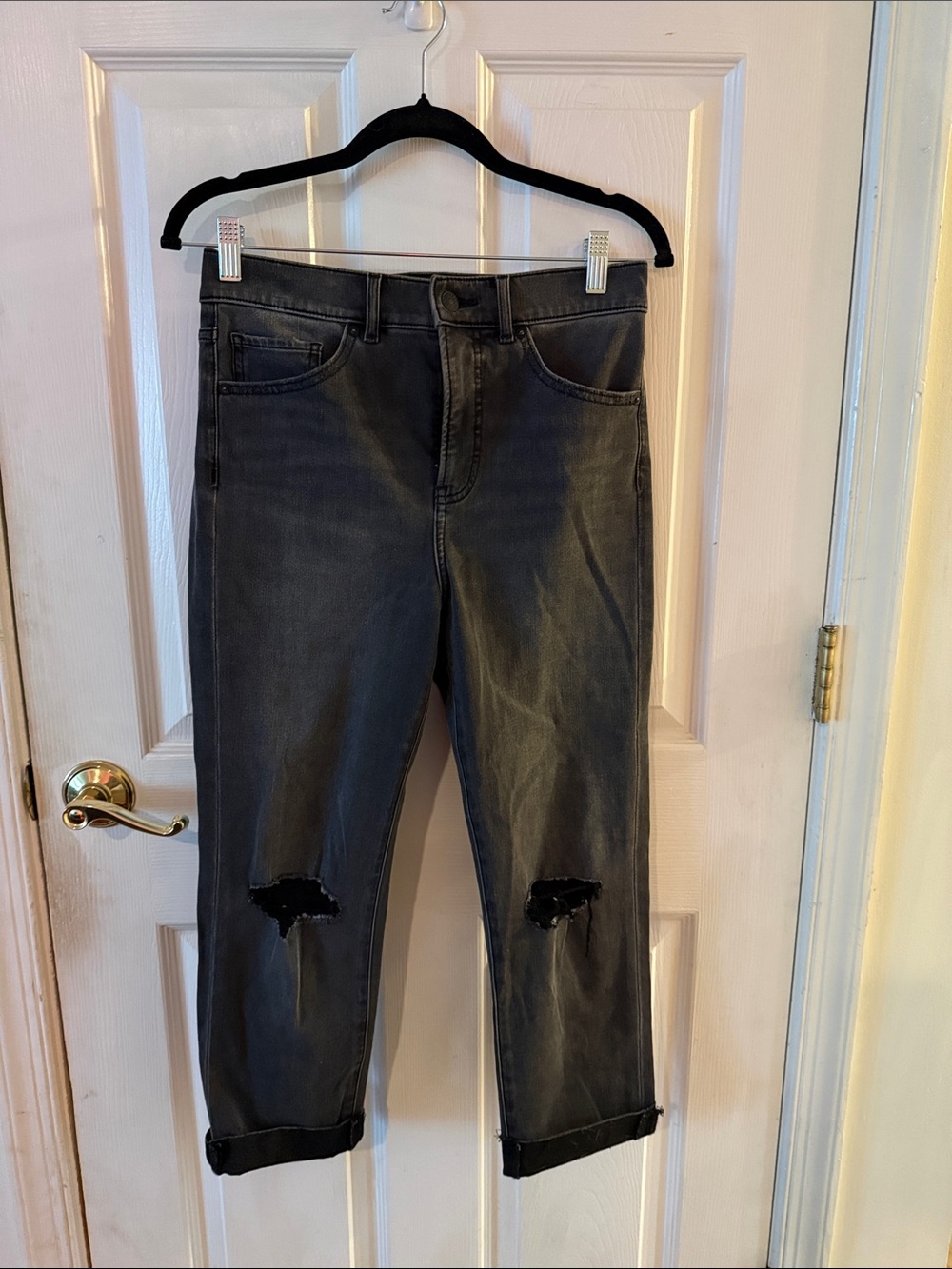Express Black Cropped Distressed Ankle Jeans